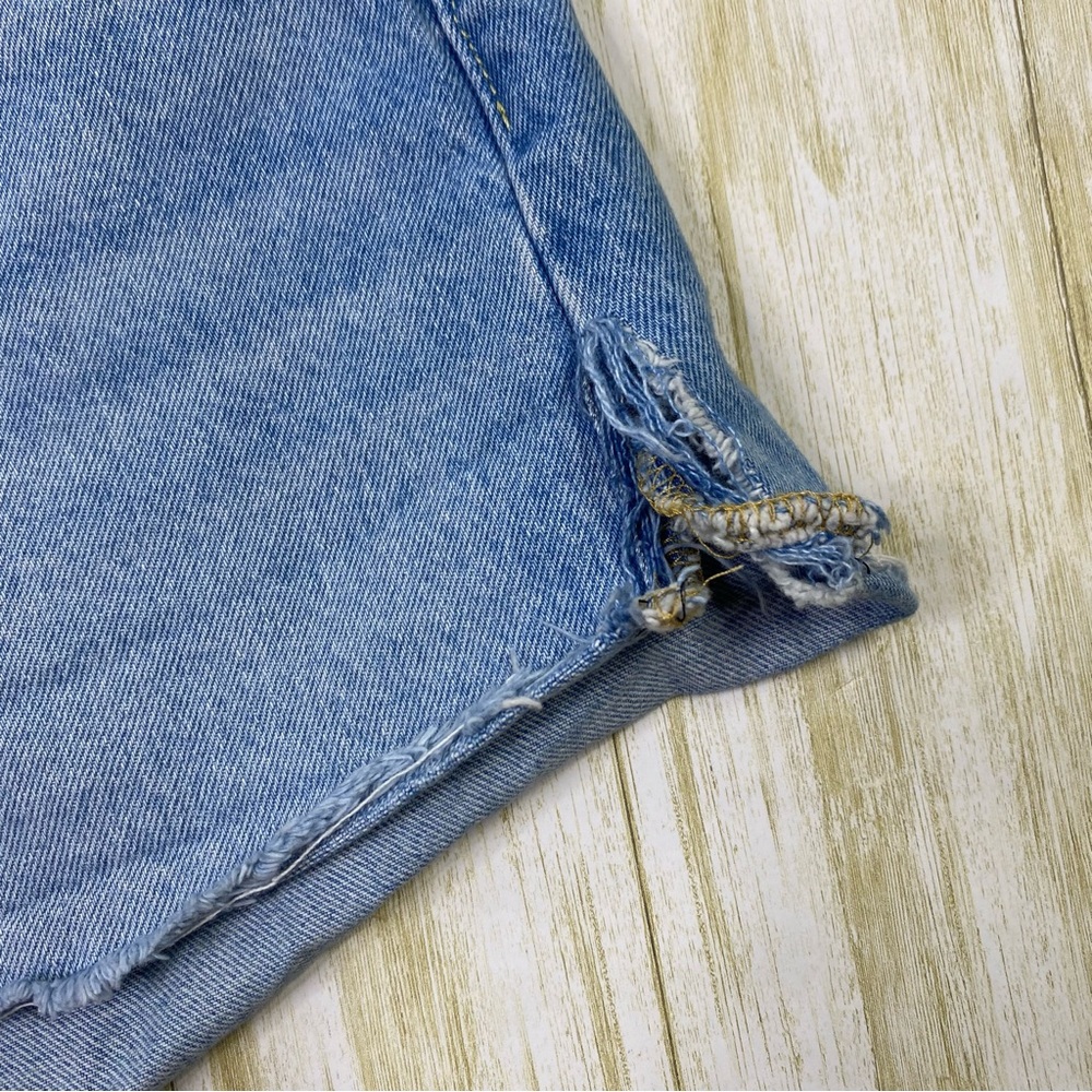 Levi’s 501 Medium Wash Button Fly Denim Cut Off Shorts - Picture 4 of 8